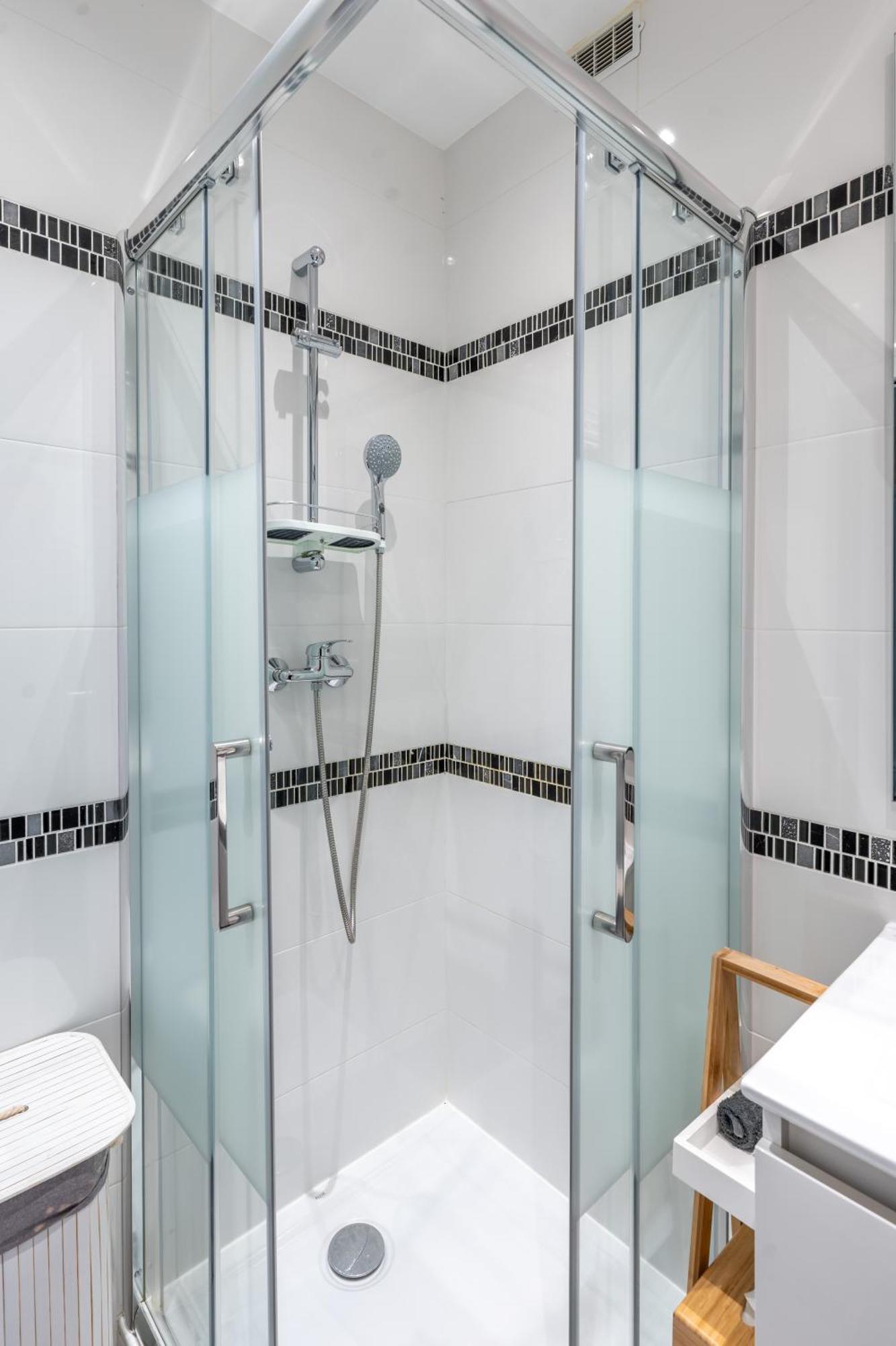 Fabuleux Appartement 2 Personnes Au Coeur De Menton, Climatise Et Proche Gares Routiere Et Sncf ภายนอก รูปภาพ